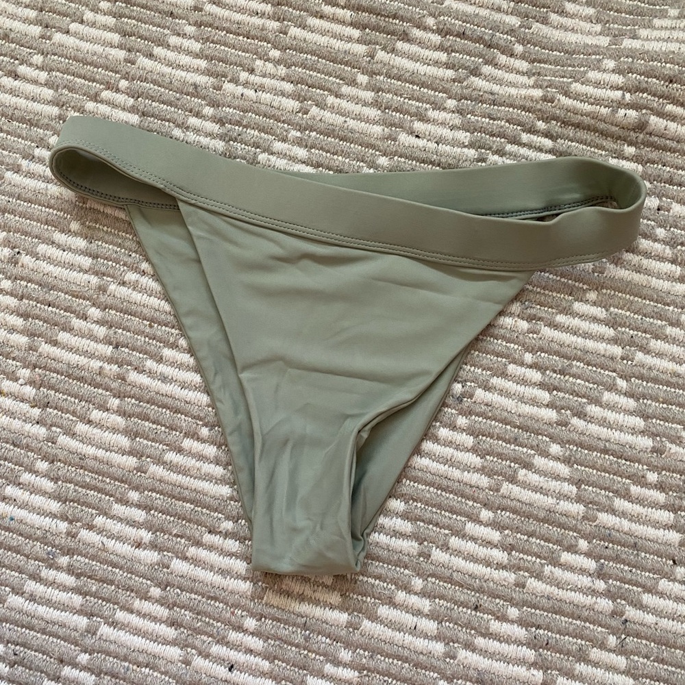 Mid rise bikini bottom